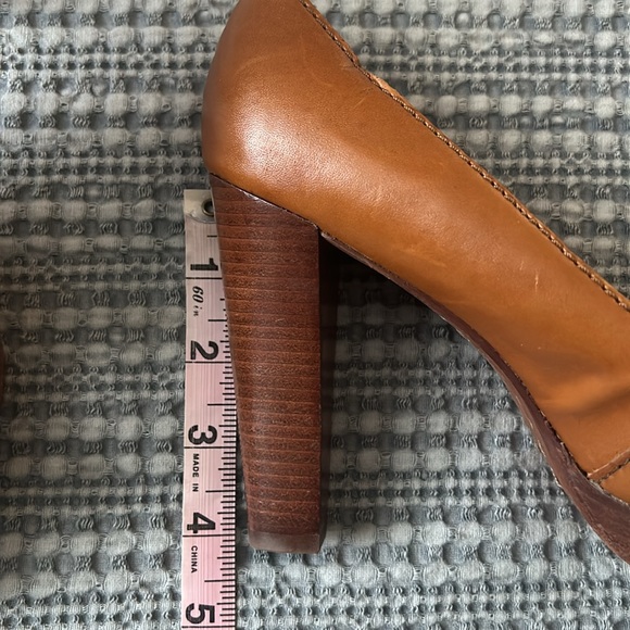 🆕 Michael Kors Leather Heel with Gold Buckle Toe - Picture 13 of 14